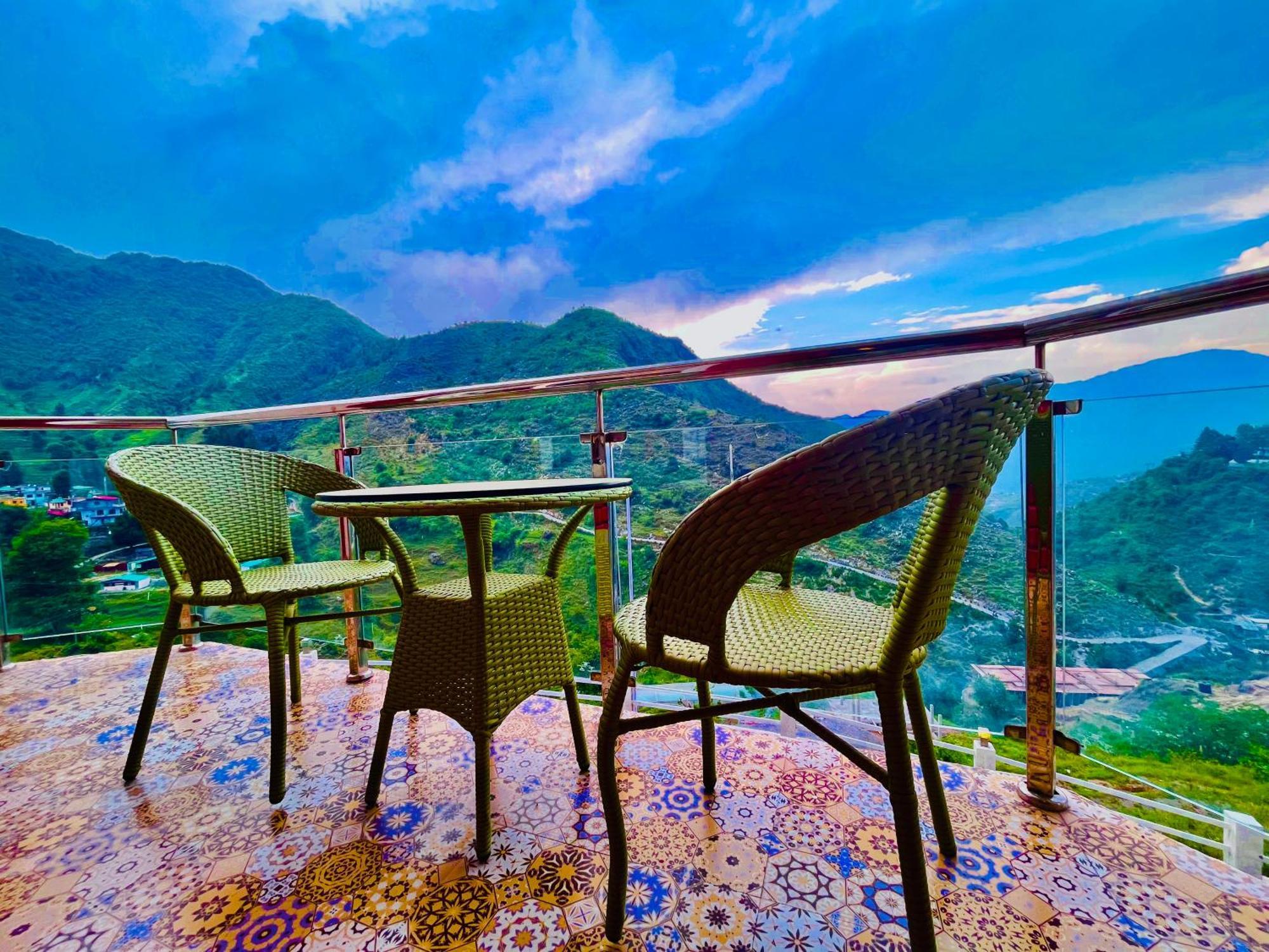The Kempty Osasis - A Boutique Resort With Scenic Mountain View In Mussoorie Bagian luar foto